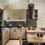 Virginia Villa