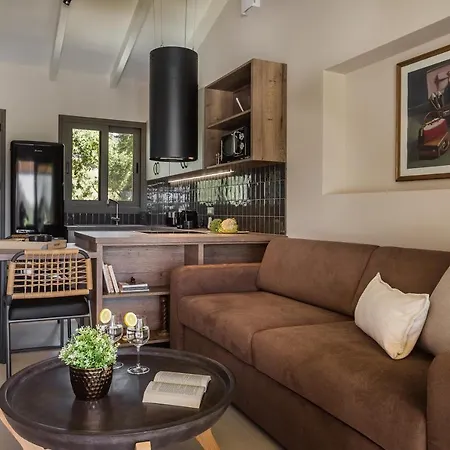 Virginia Villa Svoronata