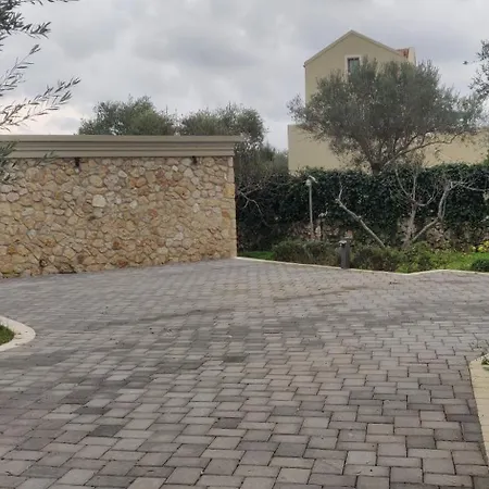Virginia Villa Svoronata