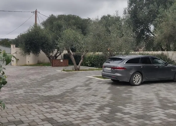 Virginia Villa Svoronata